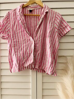 Universal Thread Pink and White Striped Button-Down Short Sleeve Shirt